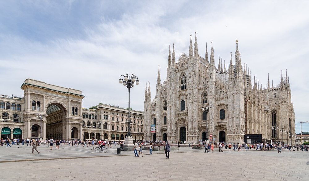 Piazza del Duomo in Milan, a city with ZTL, Area C and Area B driving zones